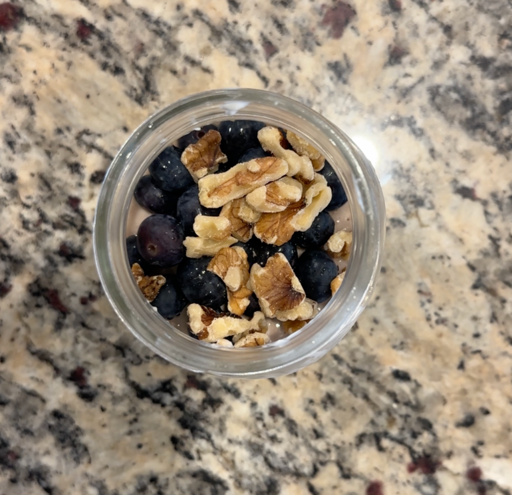 Chilled Banana-Berry Oats